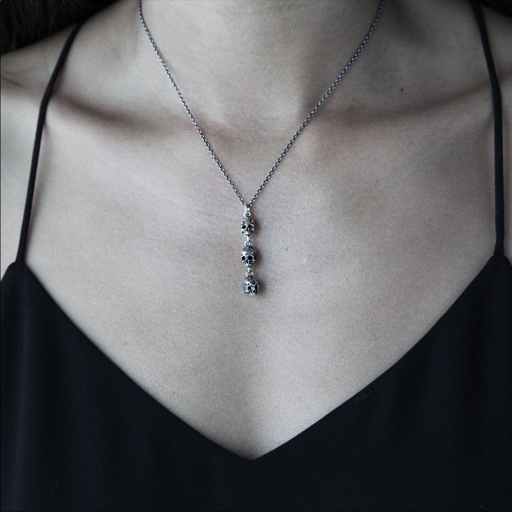 Skull trio necklace